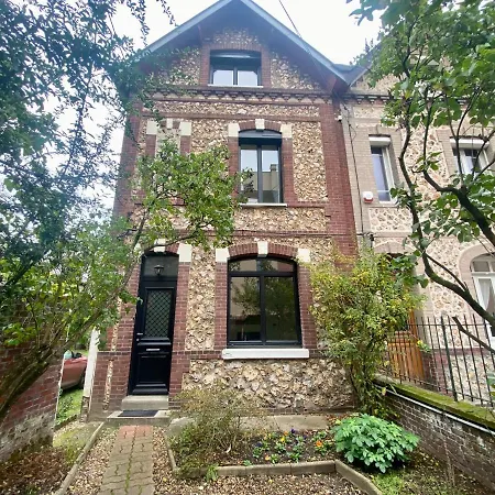 Lägenhet Agreable Maison De Sur Trois Etages